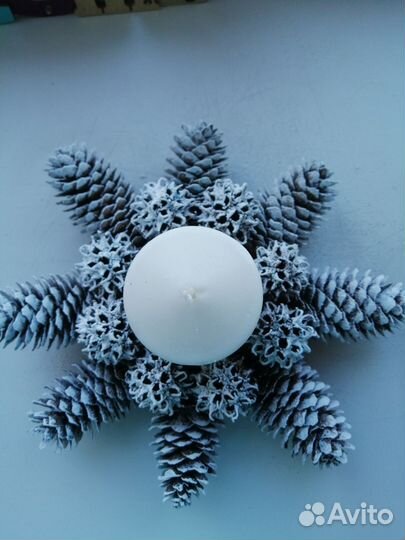 Подсвечник из шишек