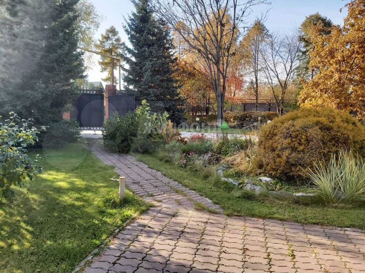 Коттедж 385,7 м² на участке 10 сот.