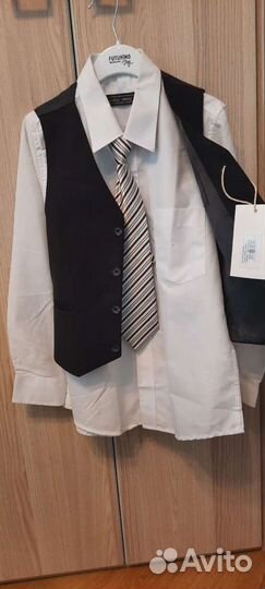 Костюм новый(брюки, пиджак) 5 предметов