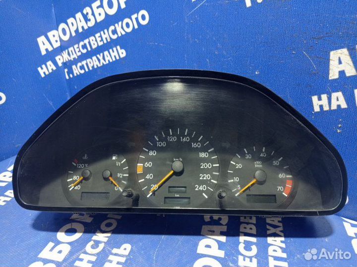 Панель приборов Mercedes-Benz W202 седан M111E18