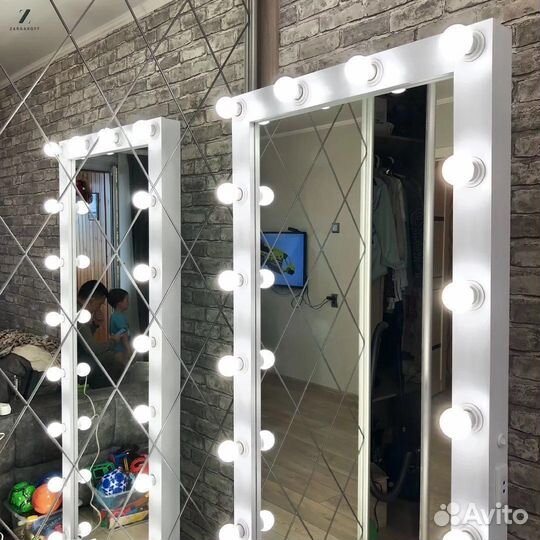 Гримерное зеркало с подсветкой