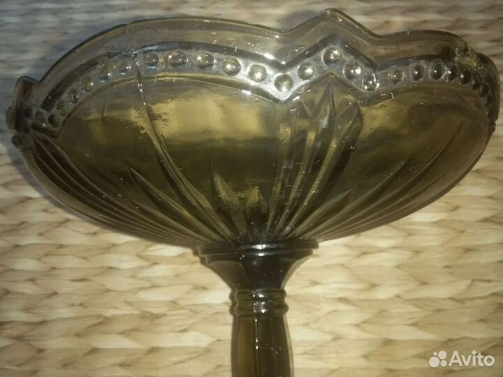 Старинные вазочки, цветное стекло, хрусталь