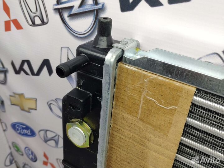 Радиатор охлаждения Chevrolet Aveo T250 1.4(05-11)