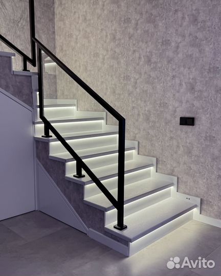 Лестница с стеклянным ограждением