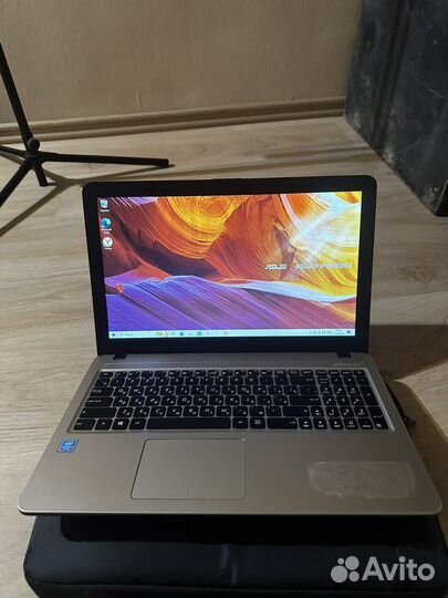 Ноутбук asus