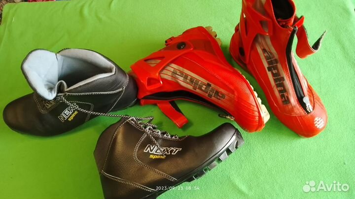 Беговые лыжи, палки, ботинки, лыжные брюки