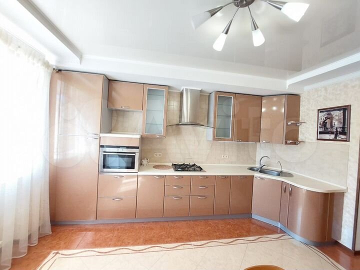 3-к. квартира, 102 м², 3/8 эт.