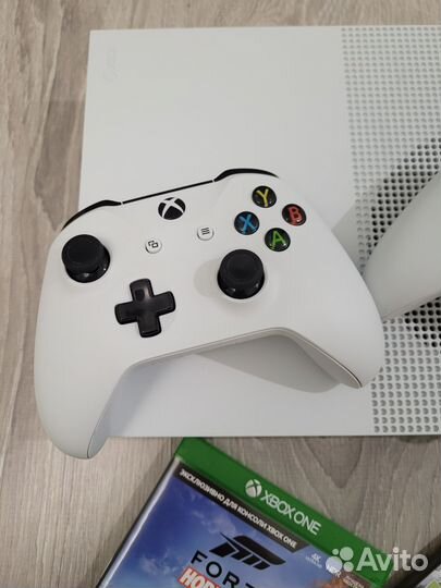 Xbox one s с двумя джойстиками+ игры