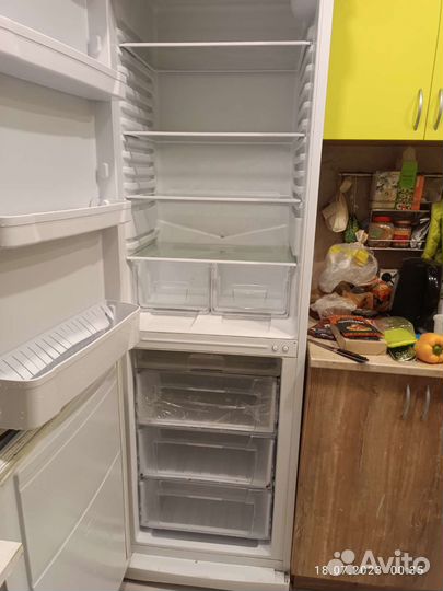 Холодильник indesit на запчасти