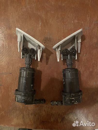 Форсунки омывателя фары Opel Zafira