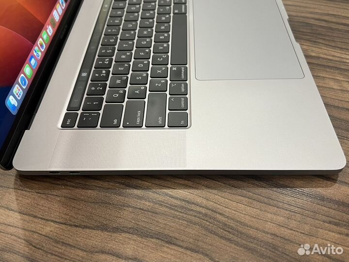 Apple MacBook Pro 16