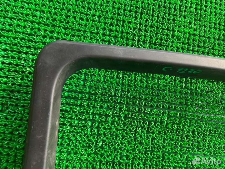 Обшивка двери прав. зад. Lexus LS460