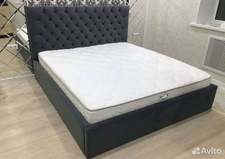 Кровать
