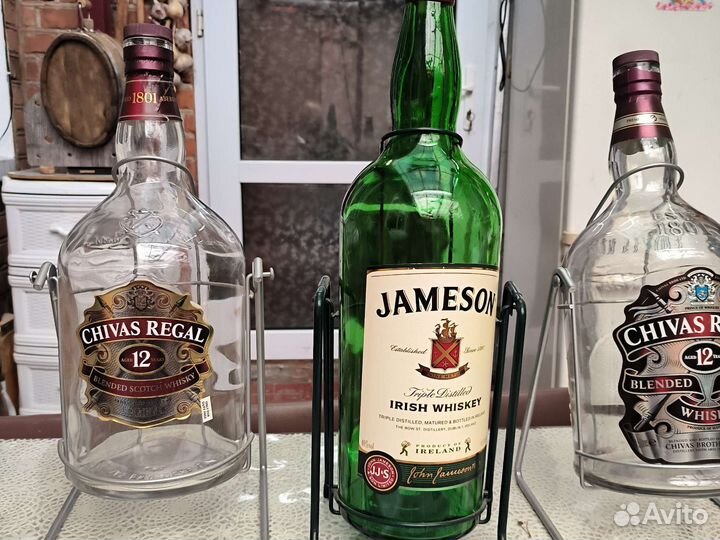 Бутылка на качелях