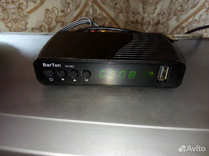 Цифровая DVB-T2 приставка BarTon TH-562 Black