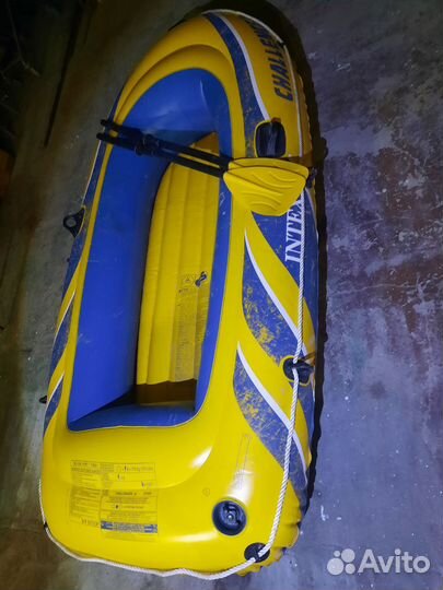Надувная лодка intex