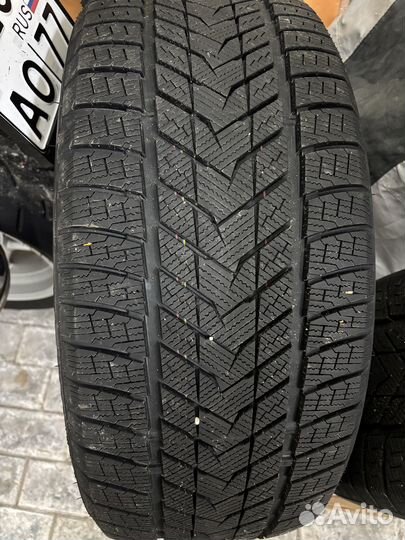 Sonix WinterXPro 999 275/45 R21 110H