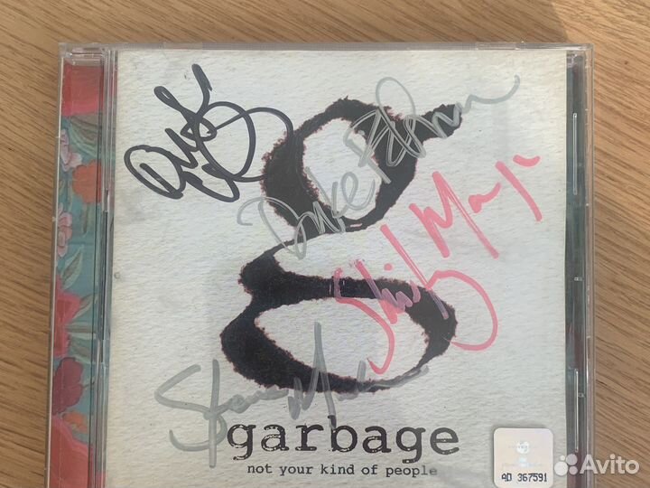 Диск с автографом группы garbage