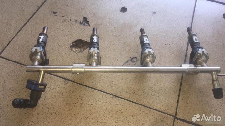 Топливная рампа с форсунками Chevrolet Aveo T300