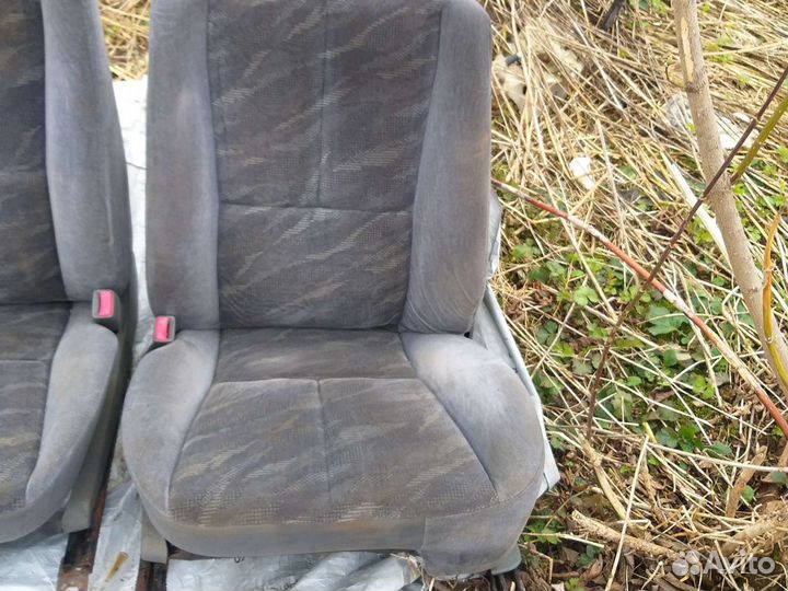 Передние сиденья mitsubishi galant