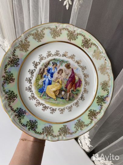 Тарелки светлые 