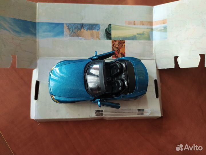 Модель BMW Z4 1:43 Cararama открывашка
