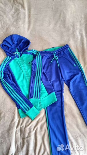 Спортивный костюм женский