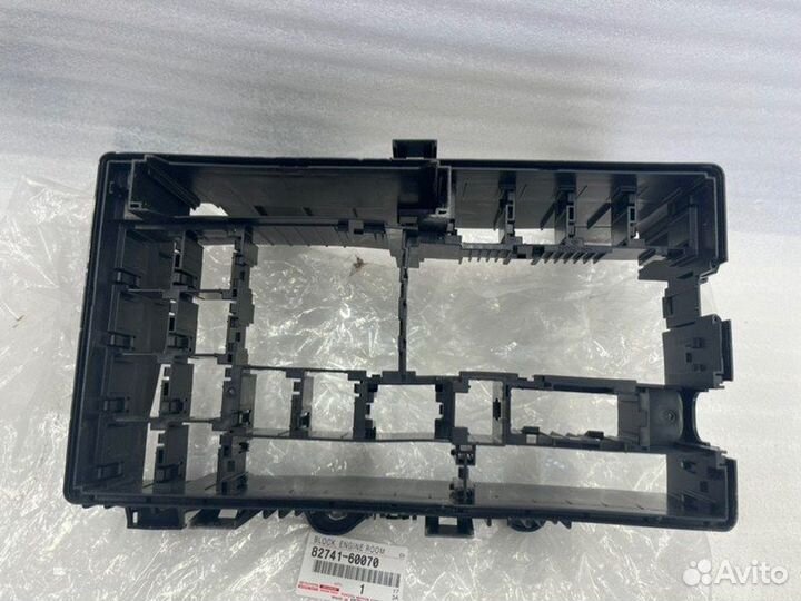 Корпус блока предохранителей средняя часть Toyota