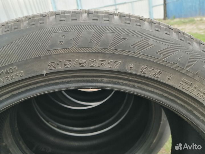 Bridgestone Blizzak Ice 215/50 R17