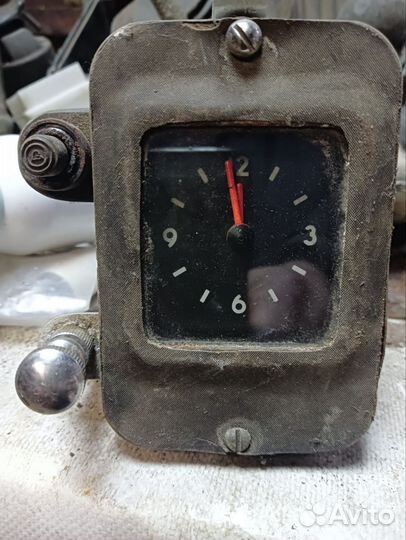 Часы автомобильные СССР