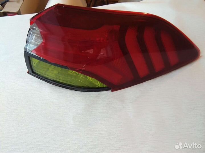 Фонарь правый внешний Hyundai Tucson 3 битый