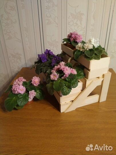 Декоративные ящики под цветы на подставке