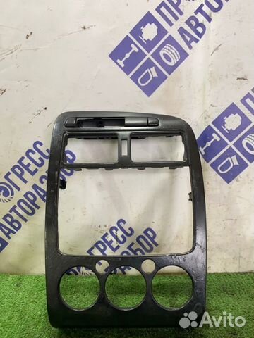 Накладка центральной консоли Toyota Avensis