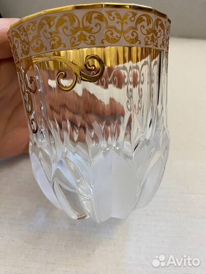 Кувшин и стаканы