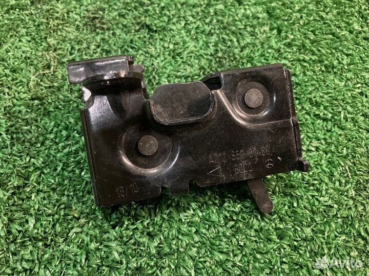 Замок капота Mercedes-Benz E-Class C207 271860