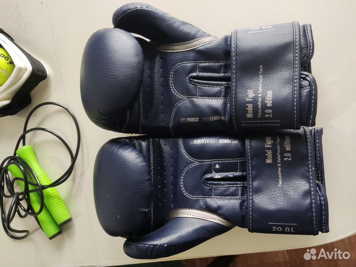 Боксёрский шлем, перчатки, скакалка