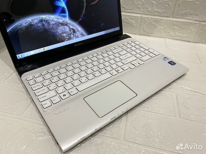 Ноутбук Sony SVE151D11V