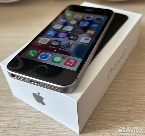 iPhone SE, 32 ГБ