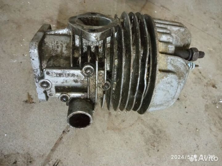 Цилиндр с поршнем