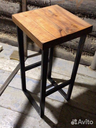 Стол и стулья