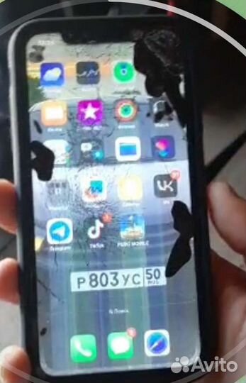 Телефон iPhone 11