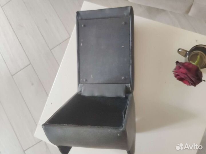 Подлокотник для автомобиля