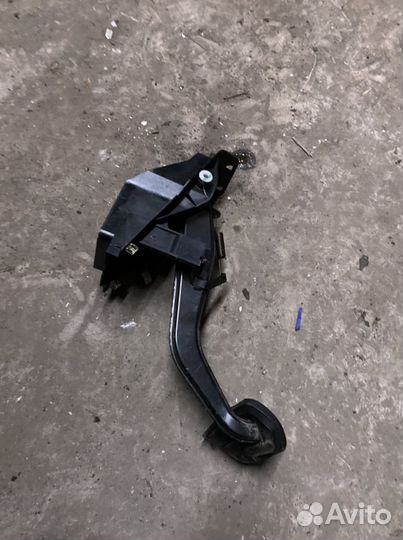 Педаль тормоза mercedes W220