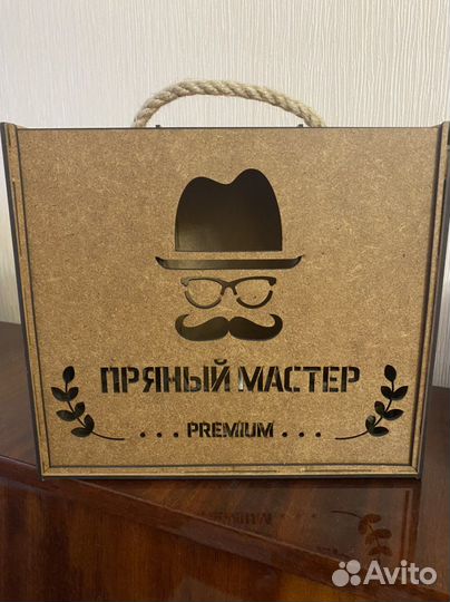 Подарочная коробка