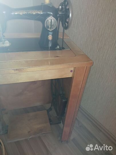 Швейная машина Чайка 142
