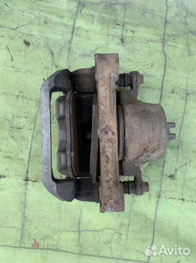 Суппорт тормозной передний Infiniti Fx S50