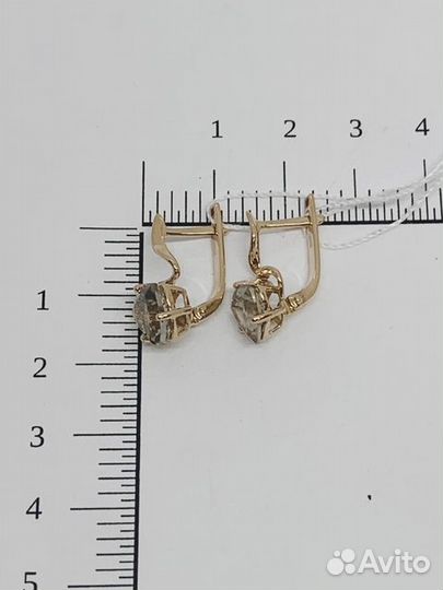 Золотые серьги с камнем