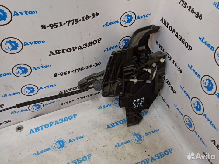 Замок двери задний правый Ford Focus 2