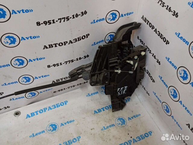 Замок двери задний правый Ford Focus 2