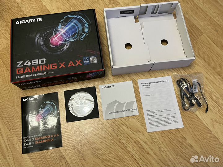 Коробка и аксессуары от Gigabyte Z490 Gaming X AX